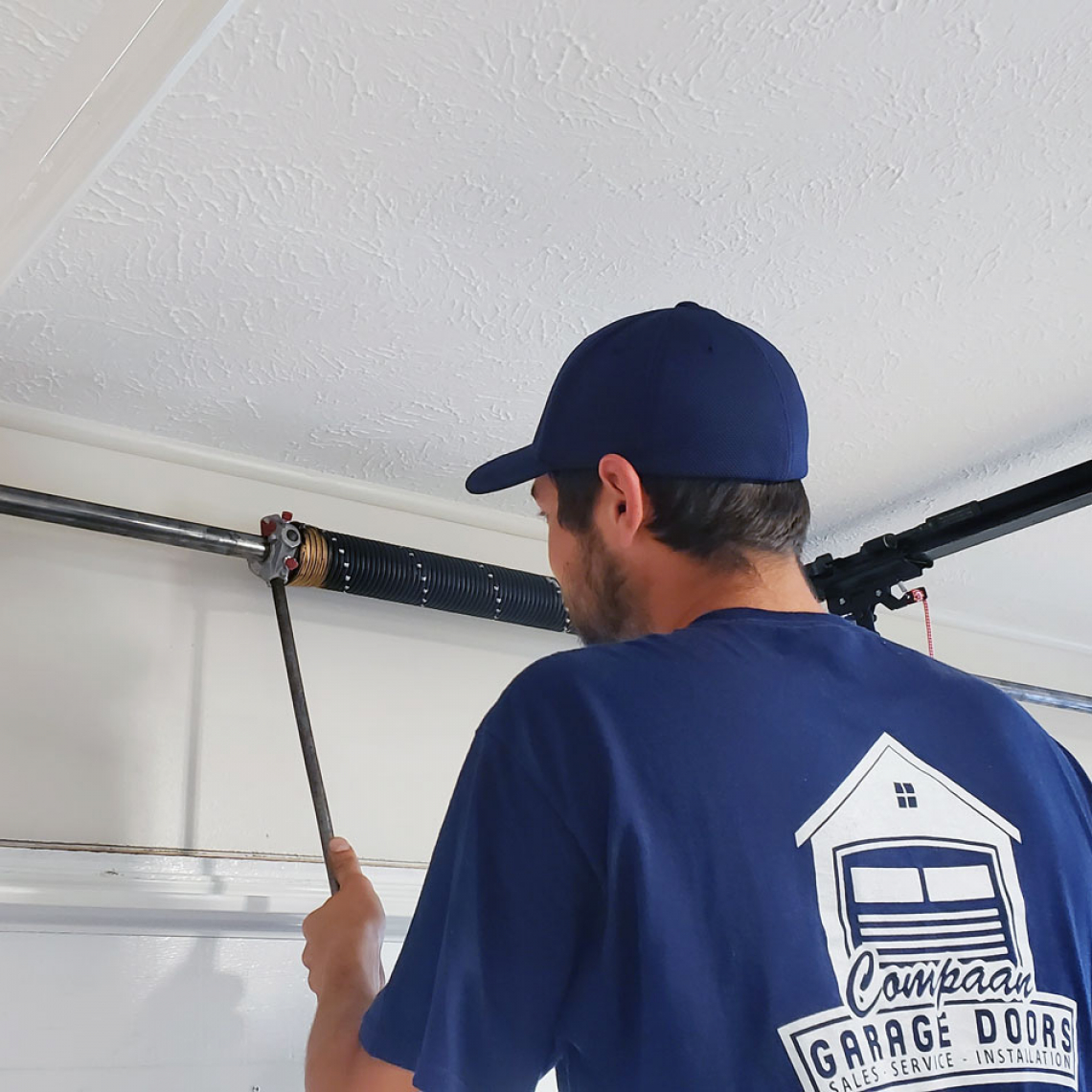 Okvara garažnih vrat &ndash; naj jih popravi kar znanec?