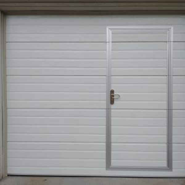 Lahko pri garažnih vratih zamenjamo osebni prehod?