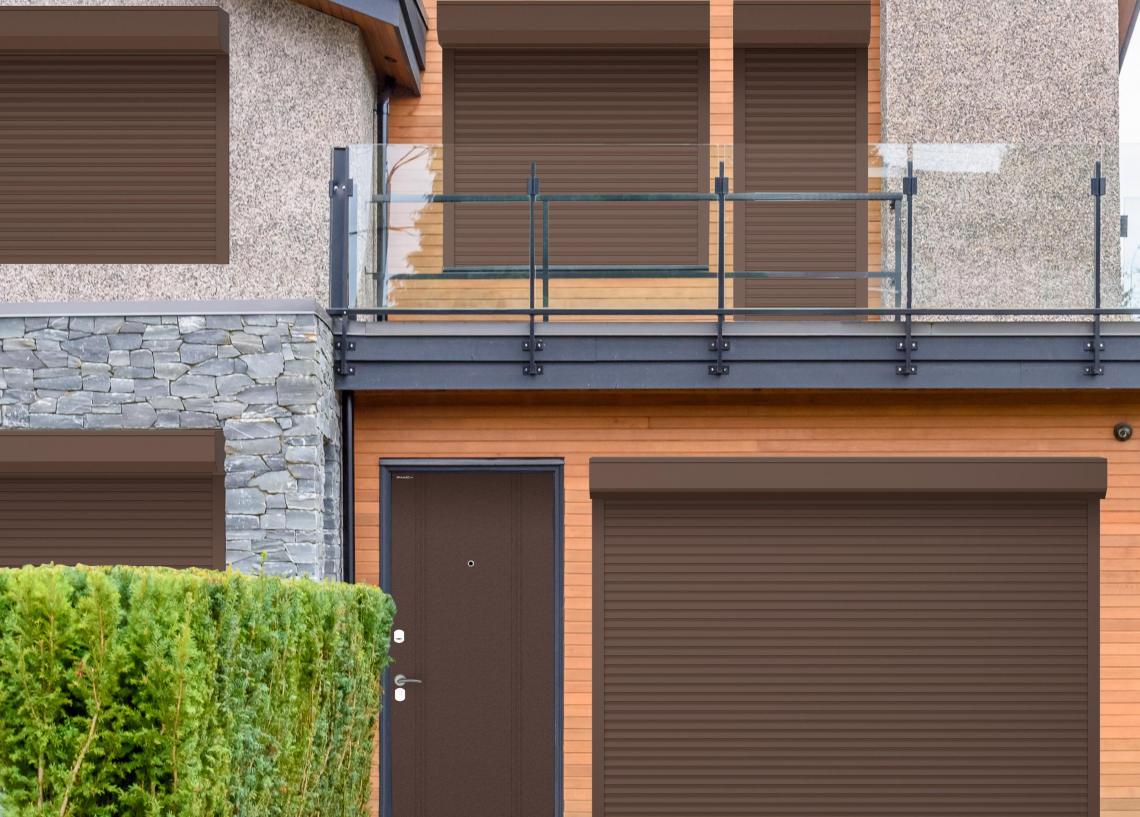 Rolo garažna vrata, naj jih montiram zunaj ali znotraj?