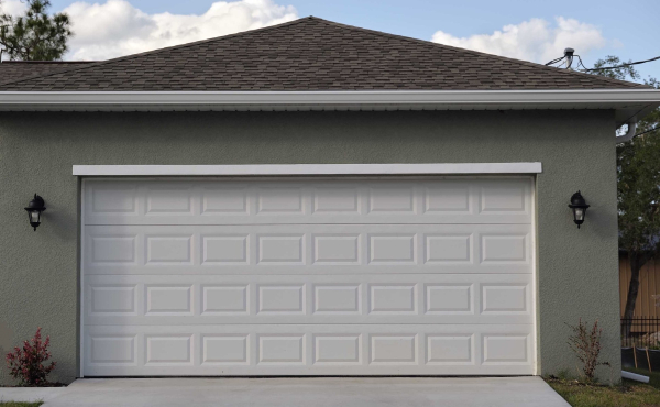 Garažna vrata s kasetnim motivom