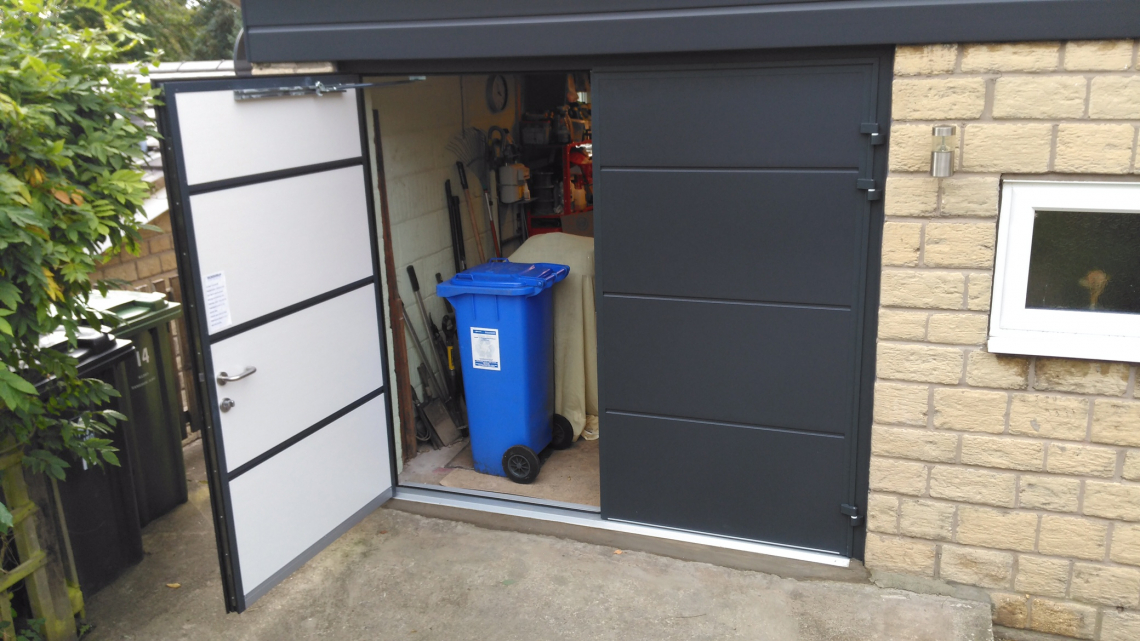 Krilna garažna vrata &ndash; se jih lahko avtomatizira?