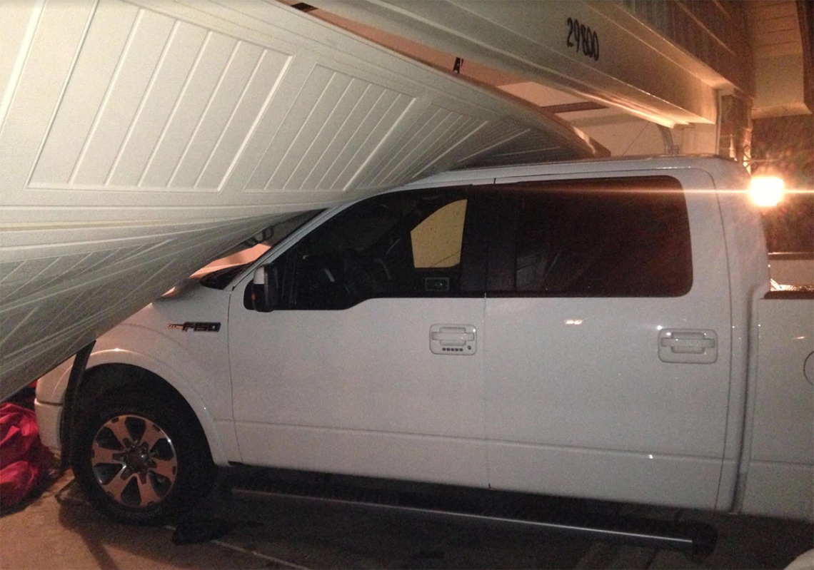 Nezgoda &ndash; razbita garažna vrata