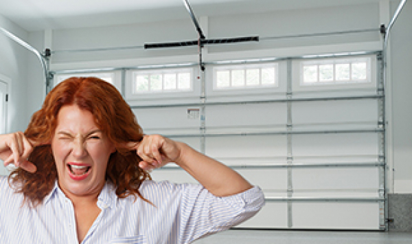 Čudni zvoki med obratovanjem garažnih vrat